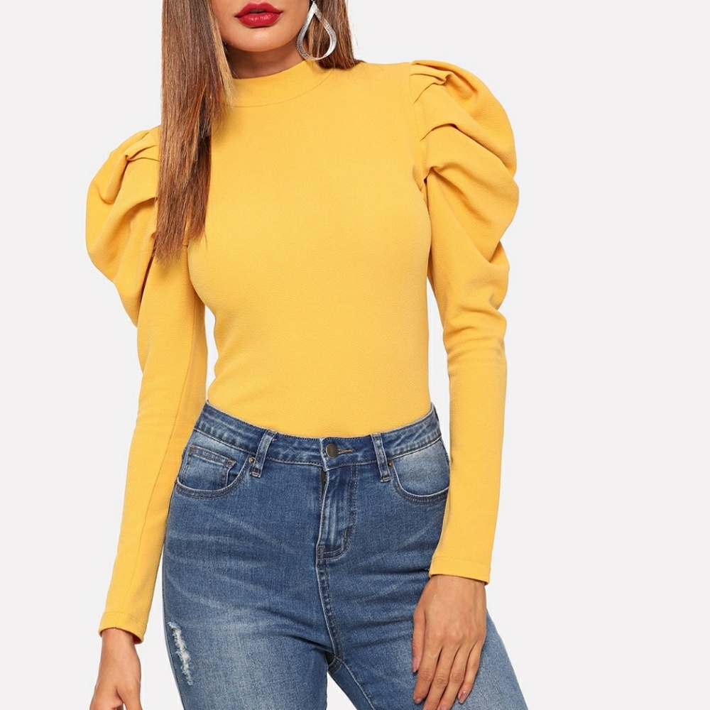 🎉HP🎉Key Hole Back Leg-of-Mutton Sleeve Mock Tee